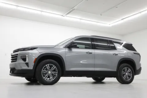 Photos of 2026 Chevrolet Traverse FWD LT for sale in Clinton, MO at Jim Falk Motors