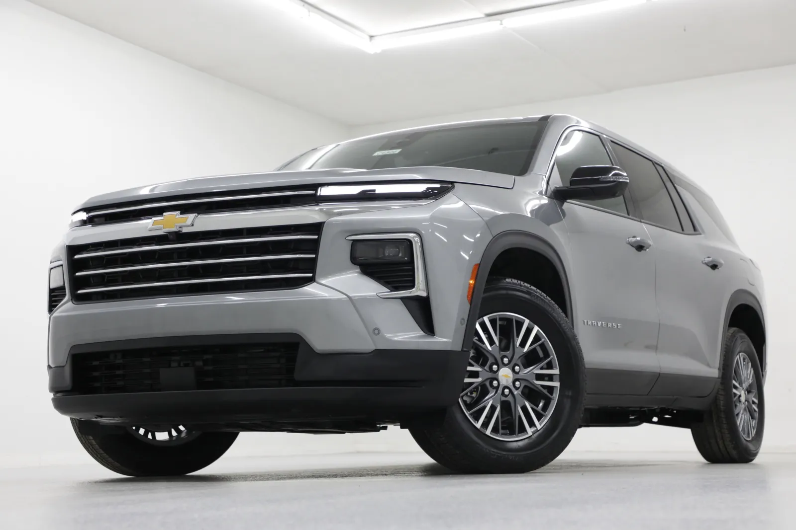 Gray 2026 Chevrolet Traverse LT for sale in Clinton, MO