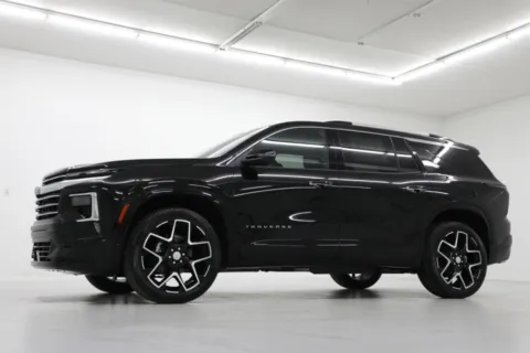 Photos of 2026 Chevrolet Traverse FWD High Country for sale in Clinton, MO at Jim Falk Motors