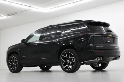 More photos of 2026 Chevrolet Traverse FWD High Country at Jim Falk Motors, MO