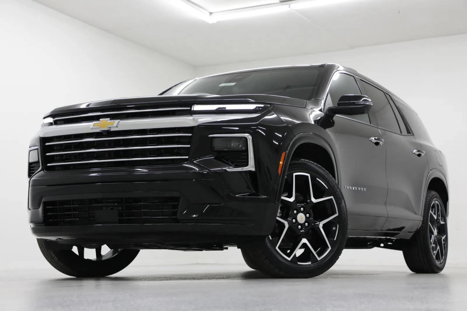 Black 2026 Chevrolet Traverse High Country for sale in Clinton, MO