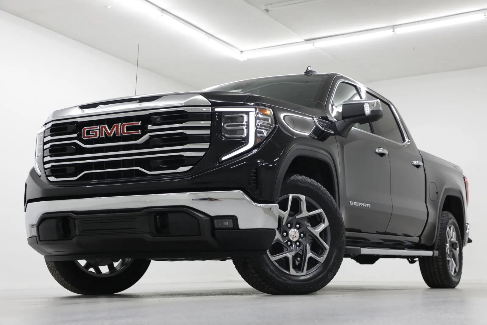 Black 2026 GMC Sierra 1500 SLT for sale in Clinton, MO