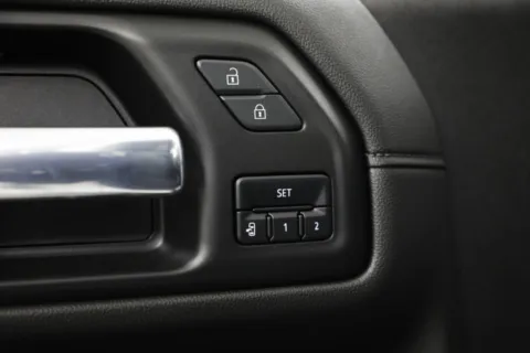 More photos of 2021 GMC Sierra 1500 SLT at Jim Falk Motors, MO