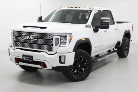 More photos of 2020 GMC Sierra 2500HD Denali at Jim Falk Motors, MO