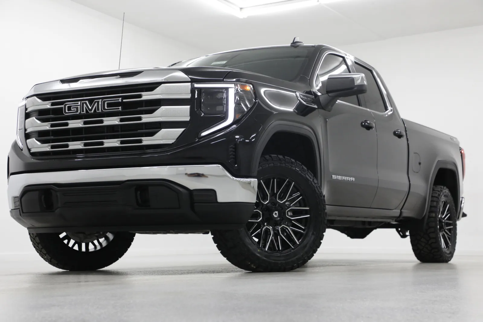 Black 2026 GMC Sierra 1500 SLE for sale in Clinton, MO