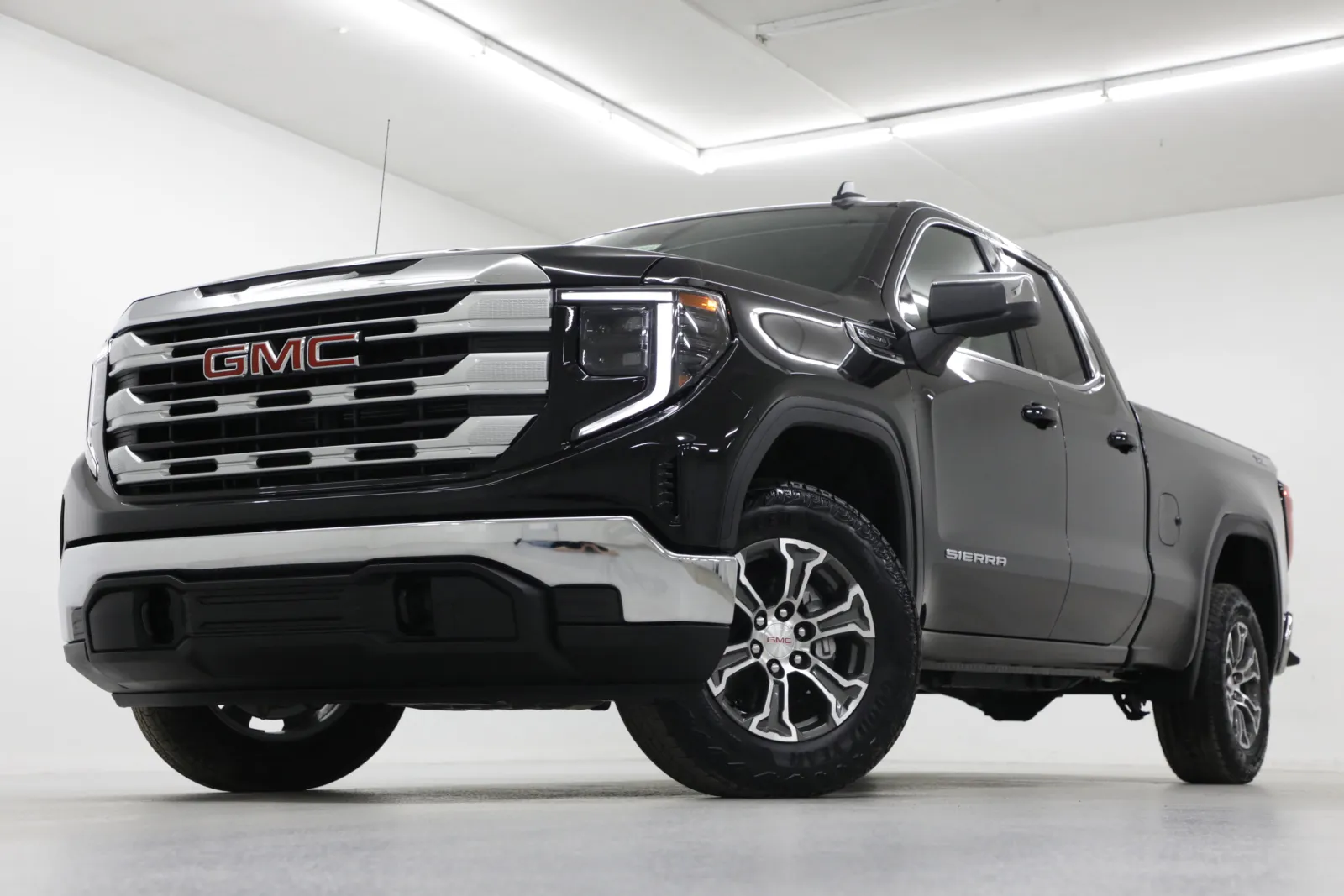 Black 2026 GMC Sierra 1500 SLE for sale in Clinton, MO