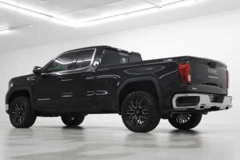 More photos of 2026 GMC Sierra 1500 SLE at Jim Falk Motors, MO