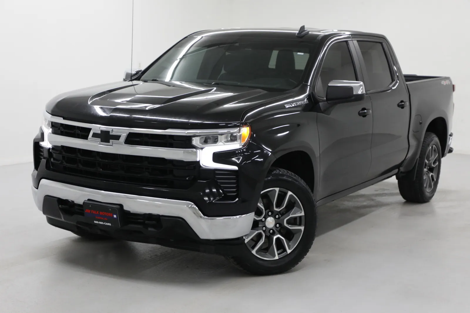 Black 2022 Chevrolet Silverado 1500 LT for sale in Clinton, MO