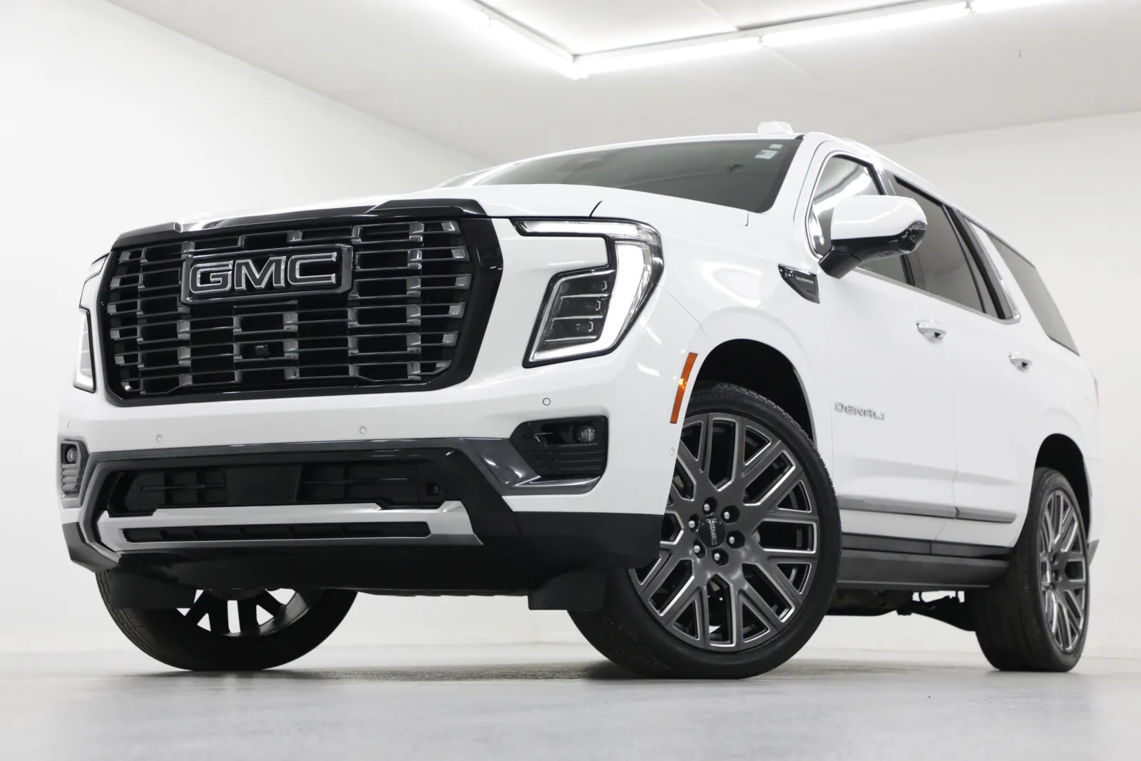 White 2026 GMC Yukon Denali Ultimate for sale in Clinton, MO