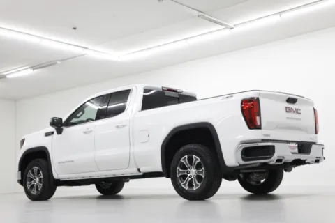 More photos of 2026 GMC Sierra 1500 SLE at Jim Falk Motors, MO