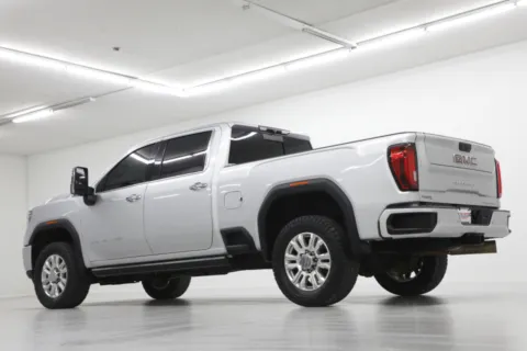 More photos of 2022 GMC Sierra 2500HD Denali at Jim Falk Motors, MO