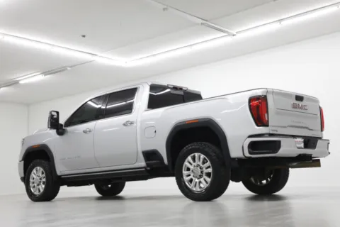 More photos of 2022 GMC Sierra 2500HD Denali at Jim Falk Motors, MO