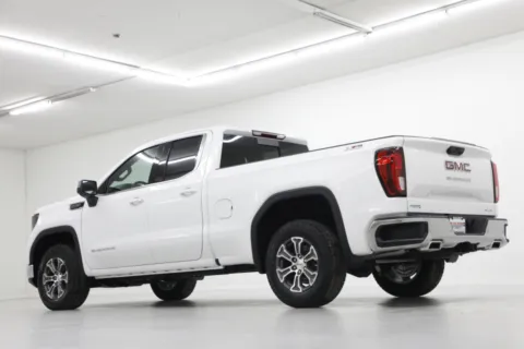 More photos of 2026 GMC Sierra 1500 SLE at Jim Falk Motors, MO
