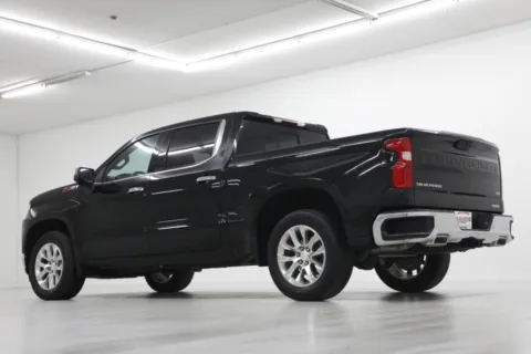More photos of 2020 Chevrolet Silverado 1500 LTZ at Jim Falk Motors, MO