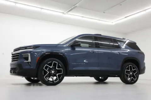 Photos of 2026 Chevrolet Traverse FWD High Country for sale in Clinton, MO at Jim Falk Motors