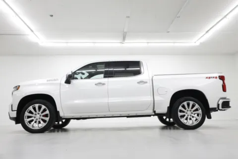 Another view of 2019 Chevrolet Silverado 1500 High Country for sale in Clinton, MO at Jim Falk Motors