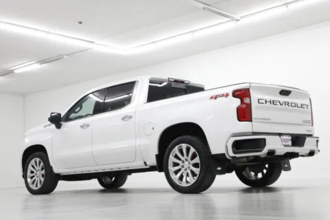 More photos of 2019 Chevrolet Silverado 1500 High Country at Jim Falk Motors, MO