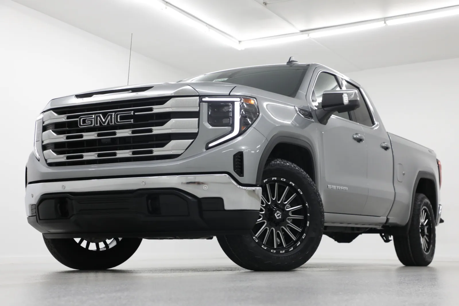 Gray 2026 GMC Sierra 1500 SLE for sale in Clinton, MO