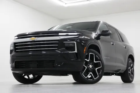 Black 2026 Chevrolet Traverse AWD High Country for sale in Clinton, MO