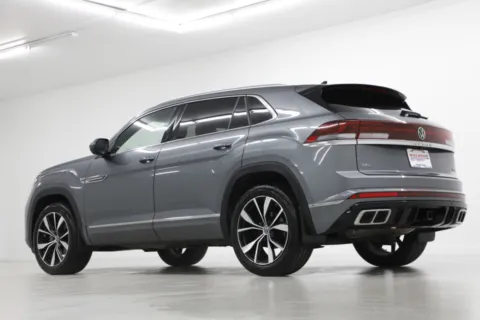 More photos of 2024 Volkswagen Atlas Cross Sport 2.0T SEL Premium R-Line at Jim Falk Motors, MO