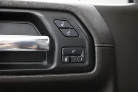 More photos of 2019 GMC Sierra 1500 SLT at Jim Falk Motors, MO