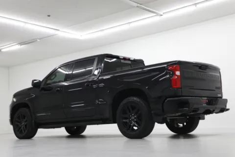 More photos of 2024 Chevrolet Silverado 1500 High Country at Jim Falk Motors, MO