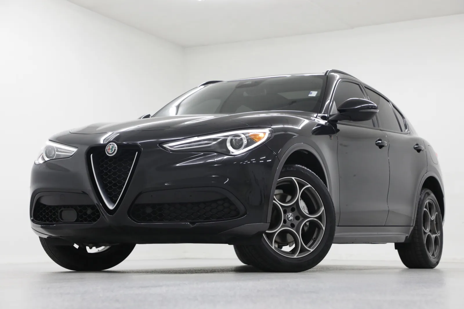 Black 2022 Alfa Romeo Stelvio Ti for sale in Clinton, MO