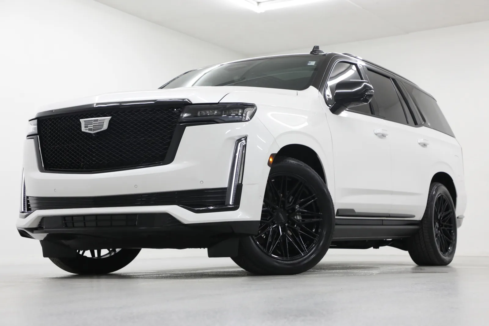 White 2023 Cadillac Escalade 4WD Sport Platinum for sale in Clinton, MO