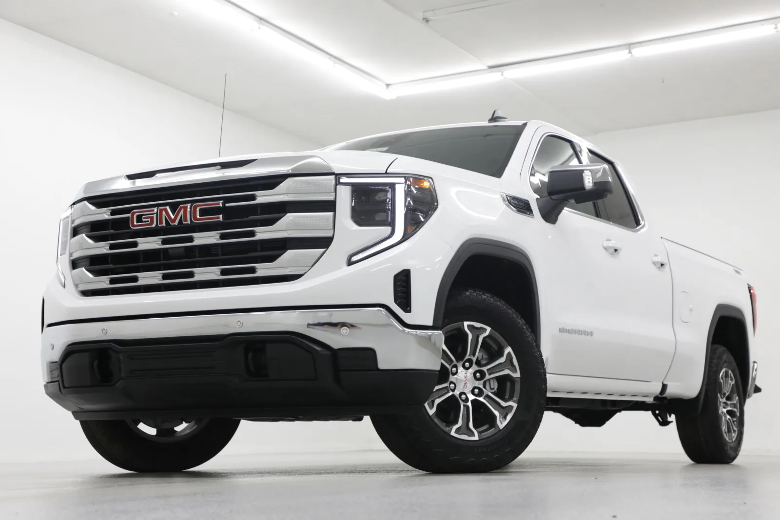 White 2026 GMC Sierra 1500 SLE for sale in Clinton, MO