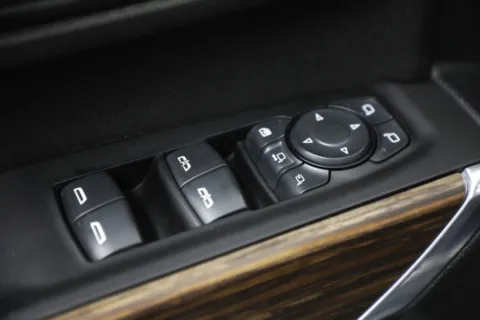 More photos of 2021 Chevrolet Silverado 3500HD High Country at Jim Falk Motors, MO