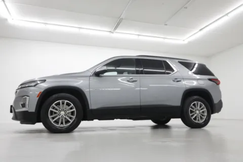 Photos of 2023 Chevrolet Traverse LT for sale in Clinton, MO at Jim Falk Motors