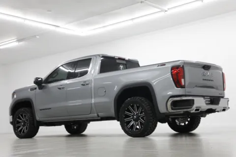 More photos of 2026 GMC Sierra 1500 SLE at Jim Falk Motors, MO