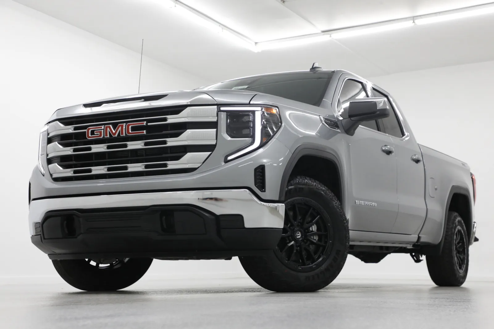 Gray 2026 GMC Sierra 1500 SLE for sale in Clinton, MO