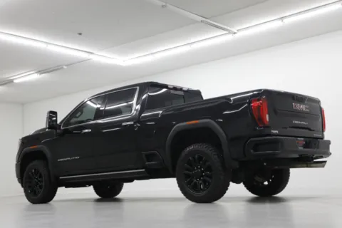 More photos of 2022 GMC Sierra 2500HD Denali at Jim Falk Motors, MO