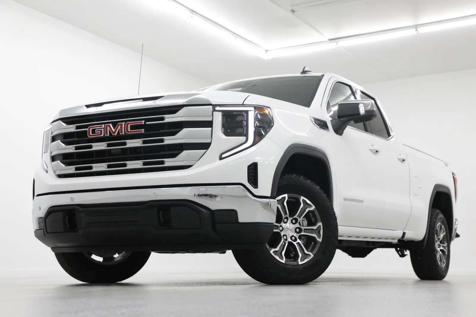 White 2026 GMC Sierra 1500 SLE for sale in Clinton, MO