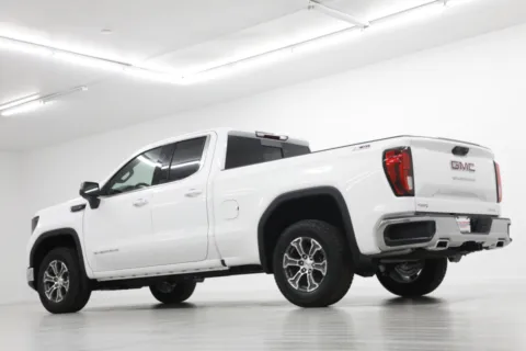 More photos of 2026 GMC Sierra 1500 SLE at Jim Falk Motors, MO