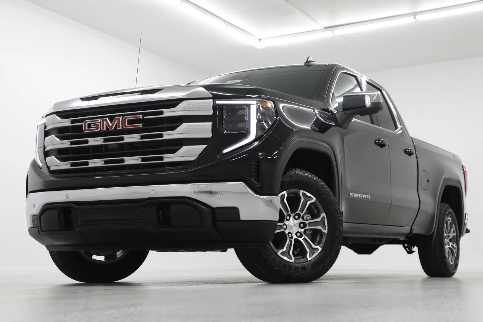 Black 2026 GMC Sierra 1500 SLE for sale in Clinton, MO