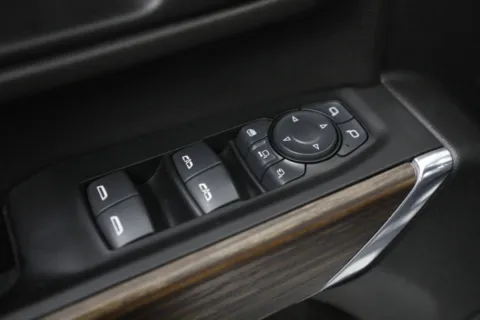 More photos of 2022 Chevrolet Silverado 2500HD High Country at Jim Falk Motors, MO