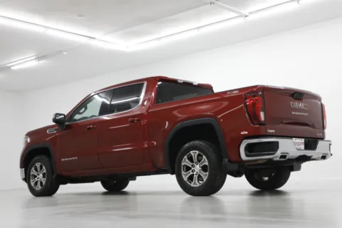 More photos of 2021 GMC Sierra 1500 SLE at Jim Falk Motors, MO