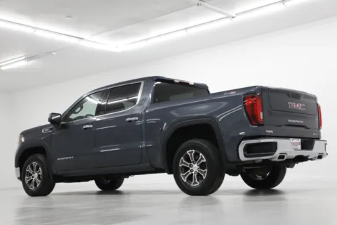 More photos of 2022 GMC Sierra 1500 Limited SLT at Jim Falk Motors, MO