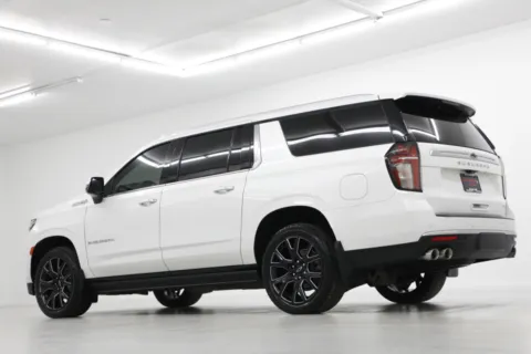 More photos of 2022 Chevrolet Suburban High Country at Jim Falk Motors, MO