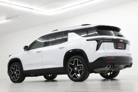 More photos of 2026 Chevrolet Traverse High Country at Jim Falk Motors, MO