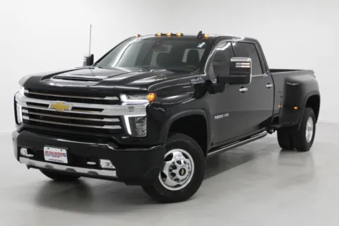 More photos of 2022 Chevrolet Silverado 3500HD DRW High Country at Jim Falk Motors, MO