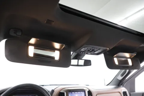 More photos of 2022 Chevrolet Silverado 3500HD DRW High Country at Jim Falk Motors, MO