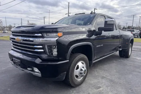 Black 2022 Chevrolet Silverado 3500HD DRW High Country for sale in Clinton, MO