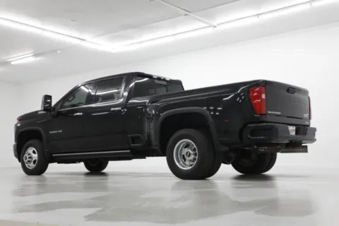 More photos of 2022 Chevrolet Silverado 3500HD DRW High Country at Jim Falk Motors, MO