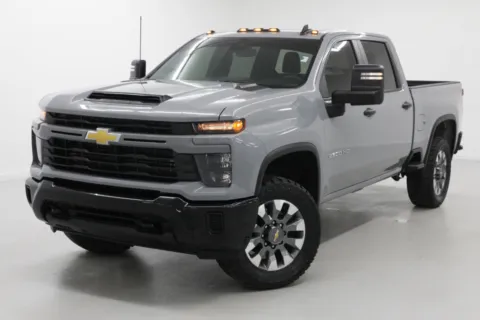 More photos of 2024 Chevrolet Silverado 2500HD Custom at Jim Falk Motors, MO