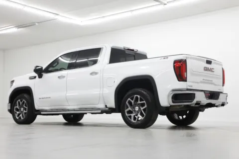 More photos of 2022 GMC Sierra 1500 SLT at Jim Falk Motors, MO