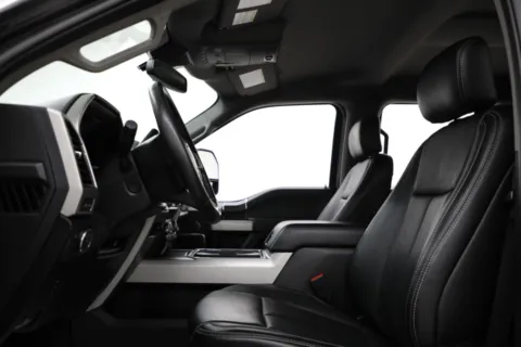 More photos of 2020 Ford Super Duty F-350 LARIAT at Jim Falk Motors, MO