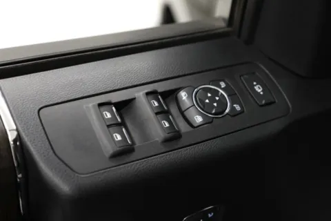 Another view of 2020 Ford Super Duty F-350 LARIAT for sale in Clinton, MO at Jim Falk Motors